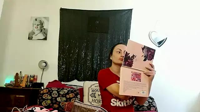 DiamondMonroeXo from StripChat is Freechat
