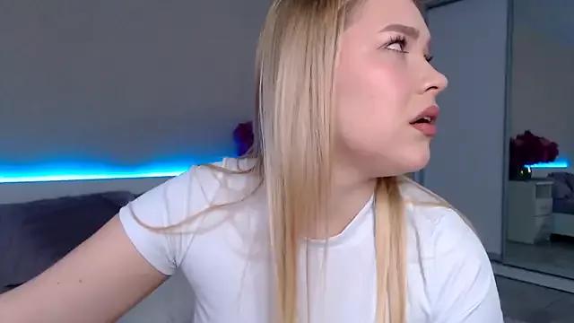 DIANAxxxDIAMOND from StripChat is Freechat