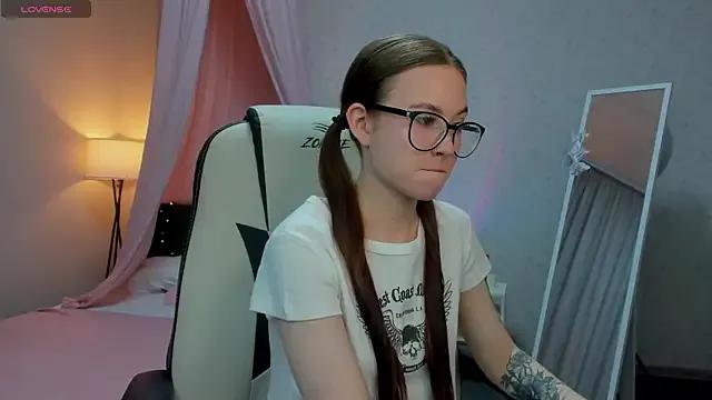 Dolly_Gleam from StripChat is Freechat