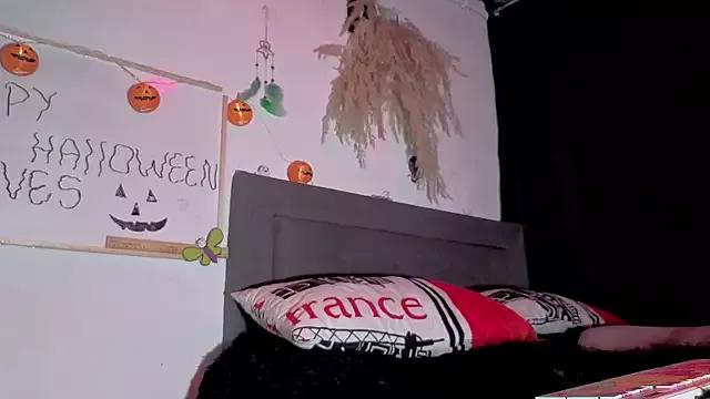 Check-out our cam rooms range and converse on a personal level with our delicious livecams streamers, showing off their spicy curves and toys.