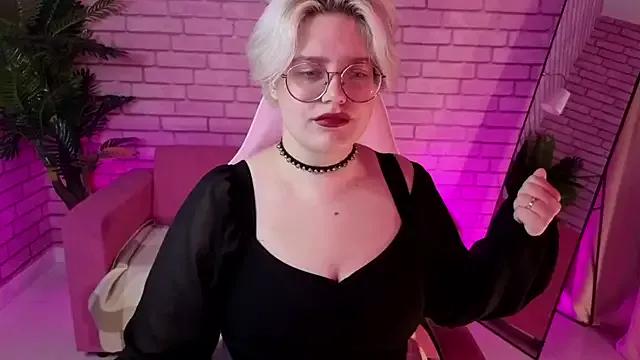 DominiqueSweetie from StripChat is Freechat