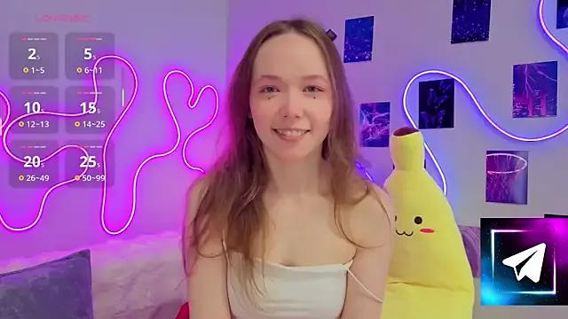 Dreamy_Polly from StripChat is Freechat