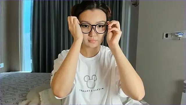 ElaraHaze from StripChat is Freechat