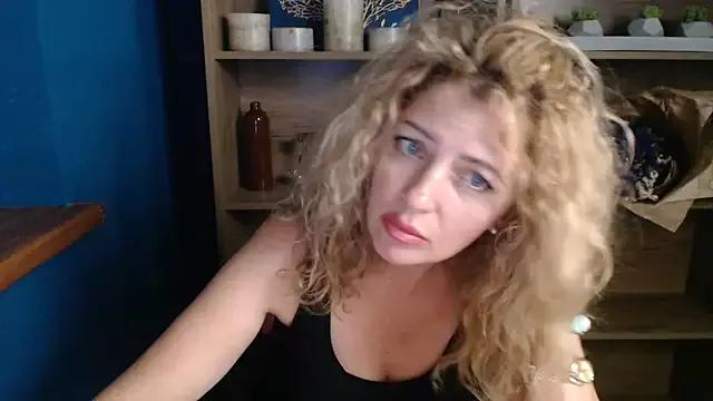 elegance_lady from StripChat is Freechat