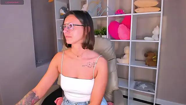 Check-out our cam rooms range and converse on a personal level with our delicious livecams streamers, showing off their spicy curves and toys.