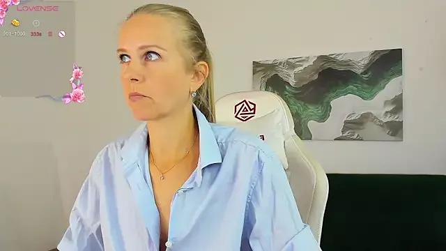 Eliza_Wilsoon from StripChat is Freechat