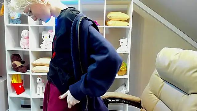Check-out our cam rooms range and converse on a personal level with our delicious livecams streamers, showing off their spicy curves and toys.