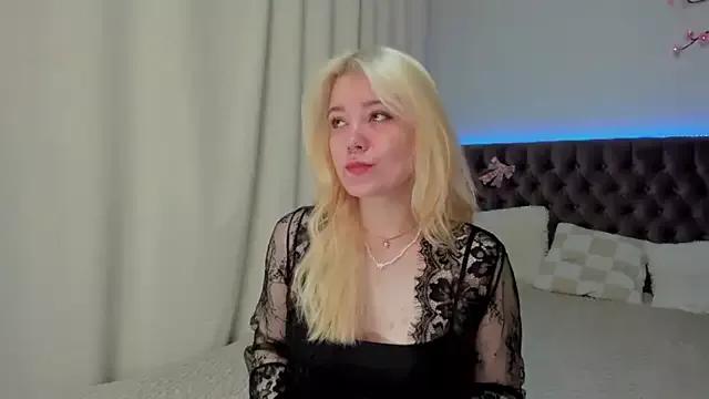 Ella_Mayers from StripChat is Freechat
