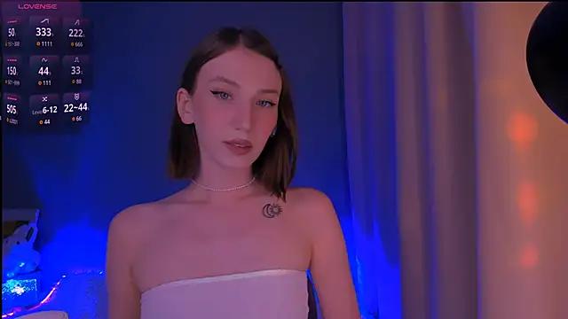 ellaamber from StripChat is Freechat