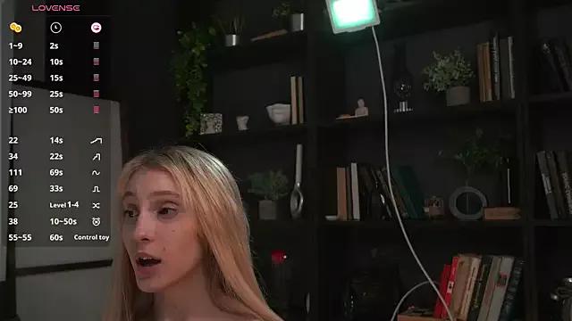 elliefrost from StripChat is Freechat