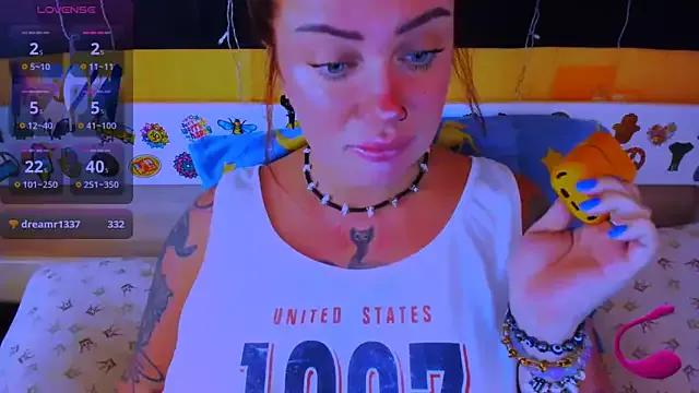 EllieOz from StripChat is Freechat
