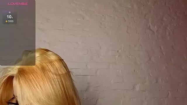ElliyWilliams from StripChat is Freechat