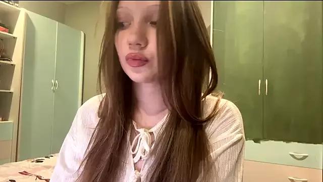 EmiIyKitty from StripChat is Freechat