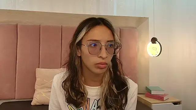 Emilia_Bons from StripChat is Freechat