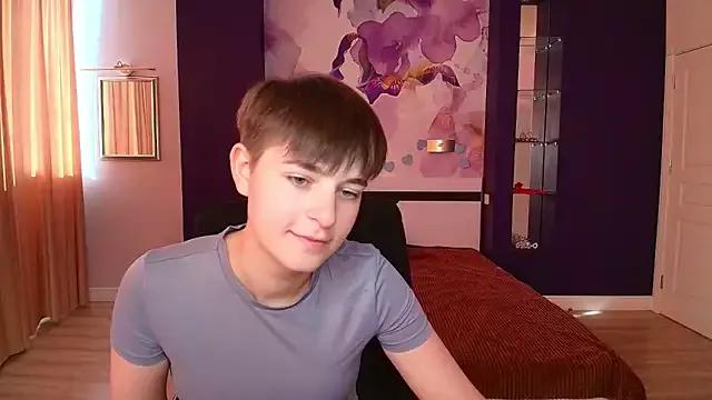 EmiliaYours from StripChat is Freechat