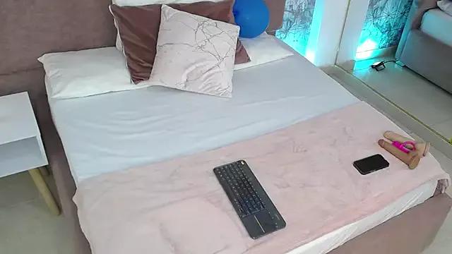 Emilie_Clarke from StripChat is Freechat