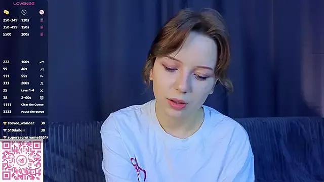 EmiliSaren from StripChat is Freechat