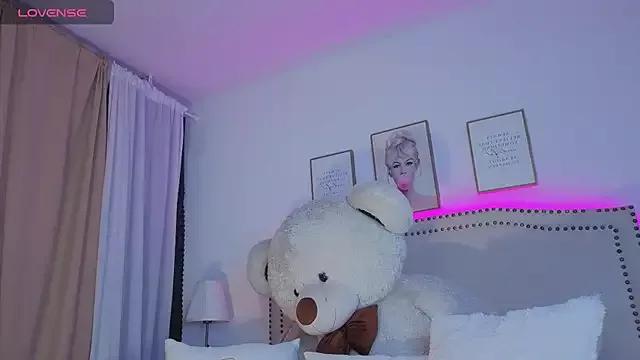 Check-out our cam rooms range and converse on a personal level with our delicious livecams streamers, showing off their spicy curves and toys.