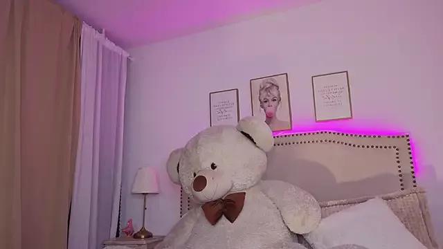 Check-out our cam rooms range and converse on a personal level with our delicious livecams streamers, showing off their spicy curves and toys.