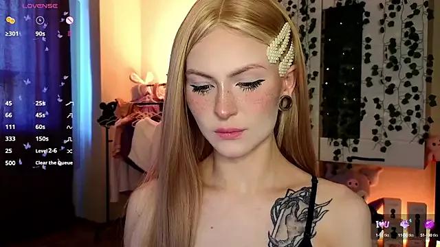 Emily__Mooree from StripChat is Freechat