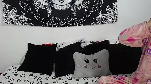 Check-out our cam rooms range and converse on a personal level with our delicious livecams streamers, showing off their spicy curves and toys.