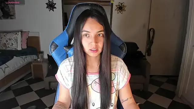 Emily_Nicole from StripChat is Freechat
