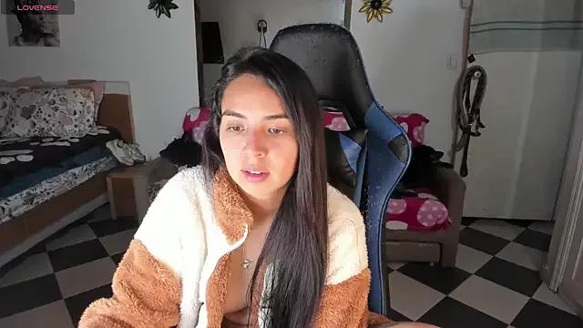 Emily_Nicole from StripChat is Freechat