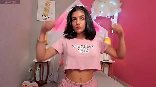 EmilyAmstrong from StripChat is Freechat