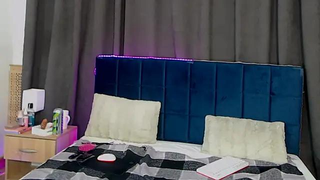 EmilyAngells from StripChat is Freechat
