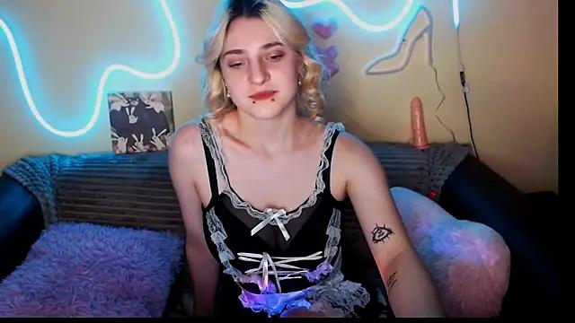 EmilyGold6565 from StripChat is Freechat