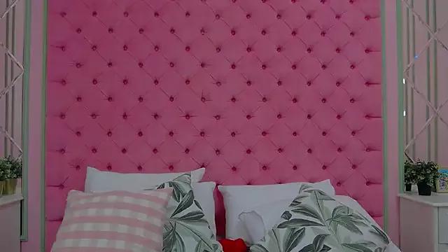 EmilyMosley from StripChat is Freechat