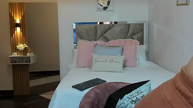 EmilyPeytonn from StripChat is Freechat