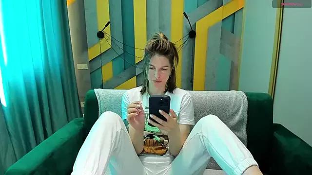 EmilyWalkeri from StripChat is Freechat