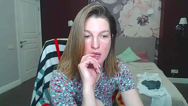 EmilyWalkeri from StripChat is Freechat