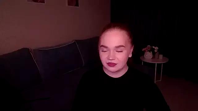 EmiRise from StripChat is Freechat