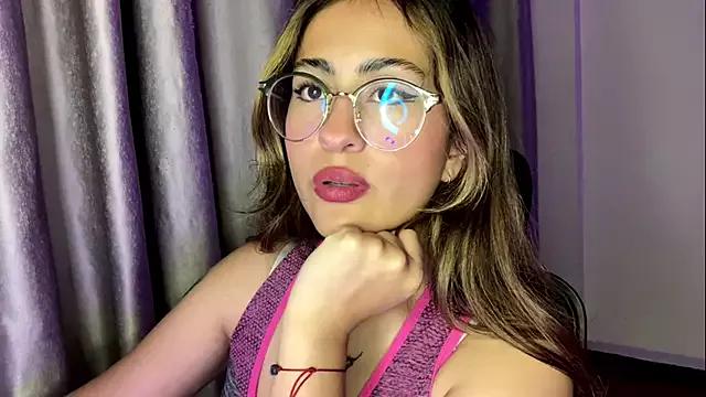 emma__bell_ from StripChat is Freechat