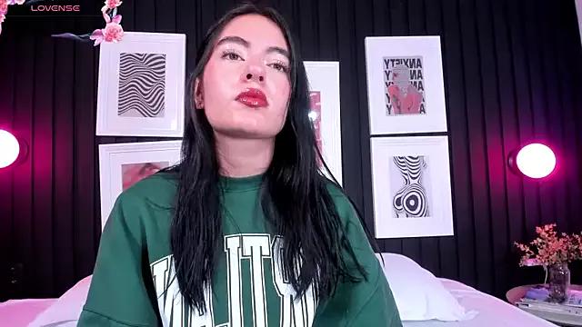 Emma_bakker_ from StripChat is Freechat