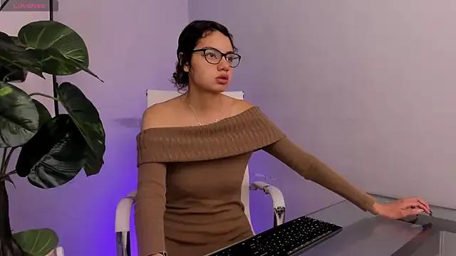 Emma_bloom__ from StripChat is Freechat