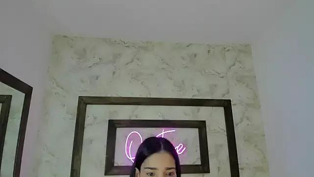 Emmaa_Adamss from StripChat is Freechat
