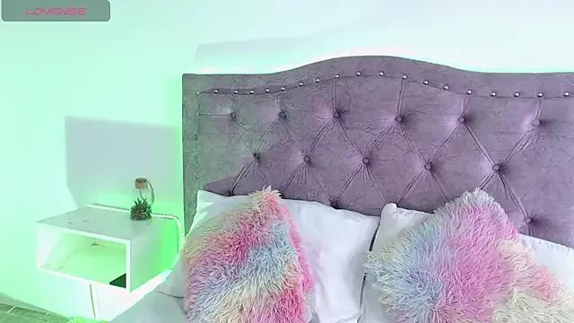 Emmaa_love_ from StripChat is Freechat