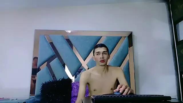 EmmaANDjackk from StripChat is Freechat