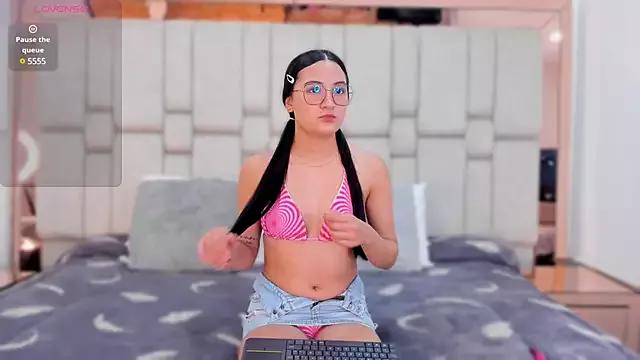 EmmaBeel from StripChat is Freechat