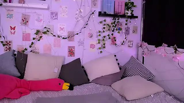Check-out our cam rooms range and converse on a personal level with our delicious livecams streamers, showing off their spicy curves and toys.