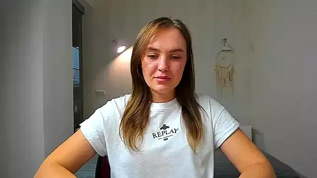EmmaNorman from StripChat is Freechat