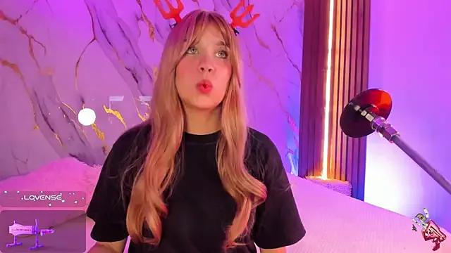 Check-out our cam rooms range and converse on a personal level with our delicious livecams streamers, showing off their spicy curves and toys.