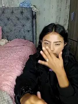 EmmyCooperr from StripChat is Freechat