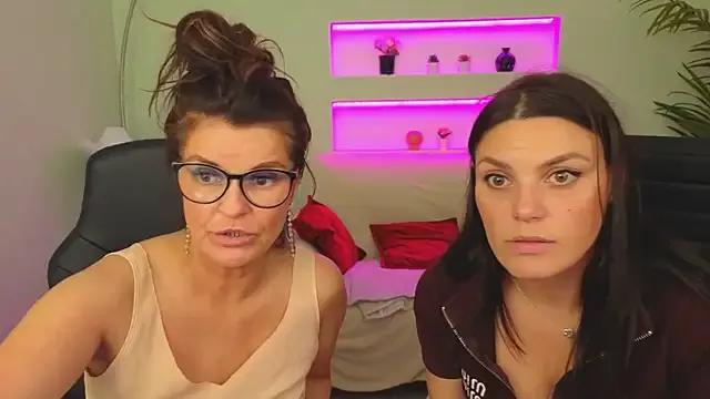 EricaAndPenelopa from StripChat is Freechat