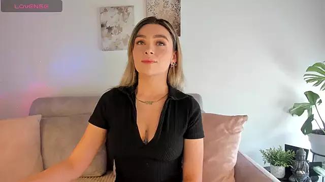 Estrer_collins from StripChat is Freechat