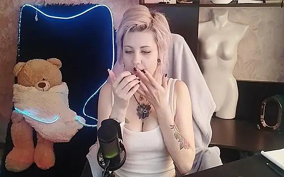 Check-out our cam rooms range and converse on a personal level with our delicious livecams streamers, showing off their spicy curves and toys.