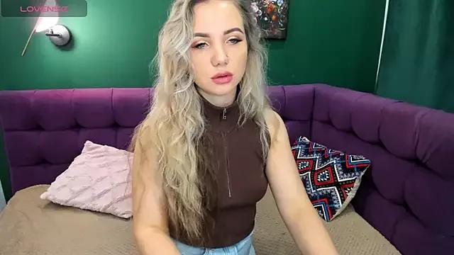EvaMoran from StripChat is Freechat